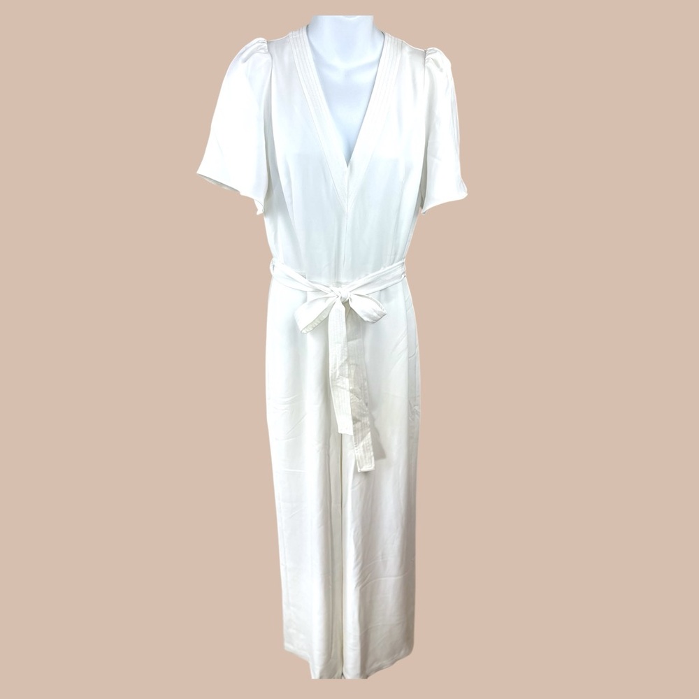 White House‎ Black Market NWOT Size 8 White belted short sleeve Jumpsuit
